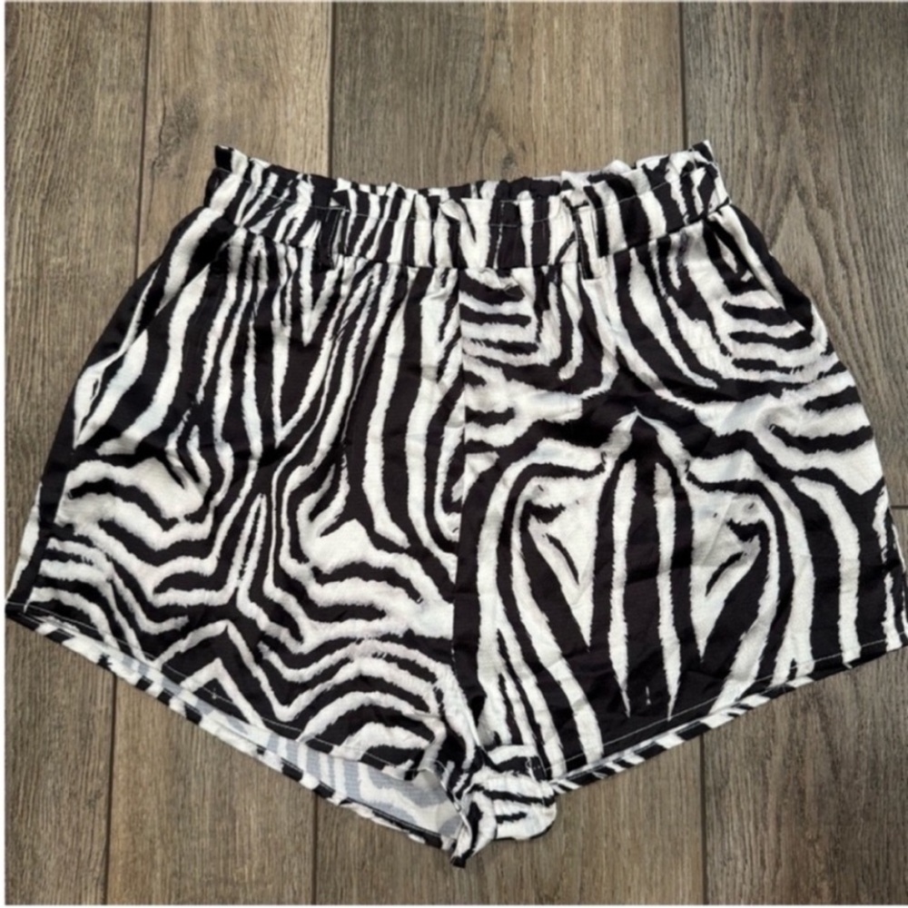 superdown by Revolve Women’s Black & White Zebra Print Athletic Shorts S